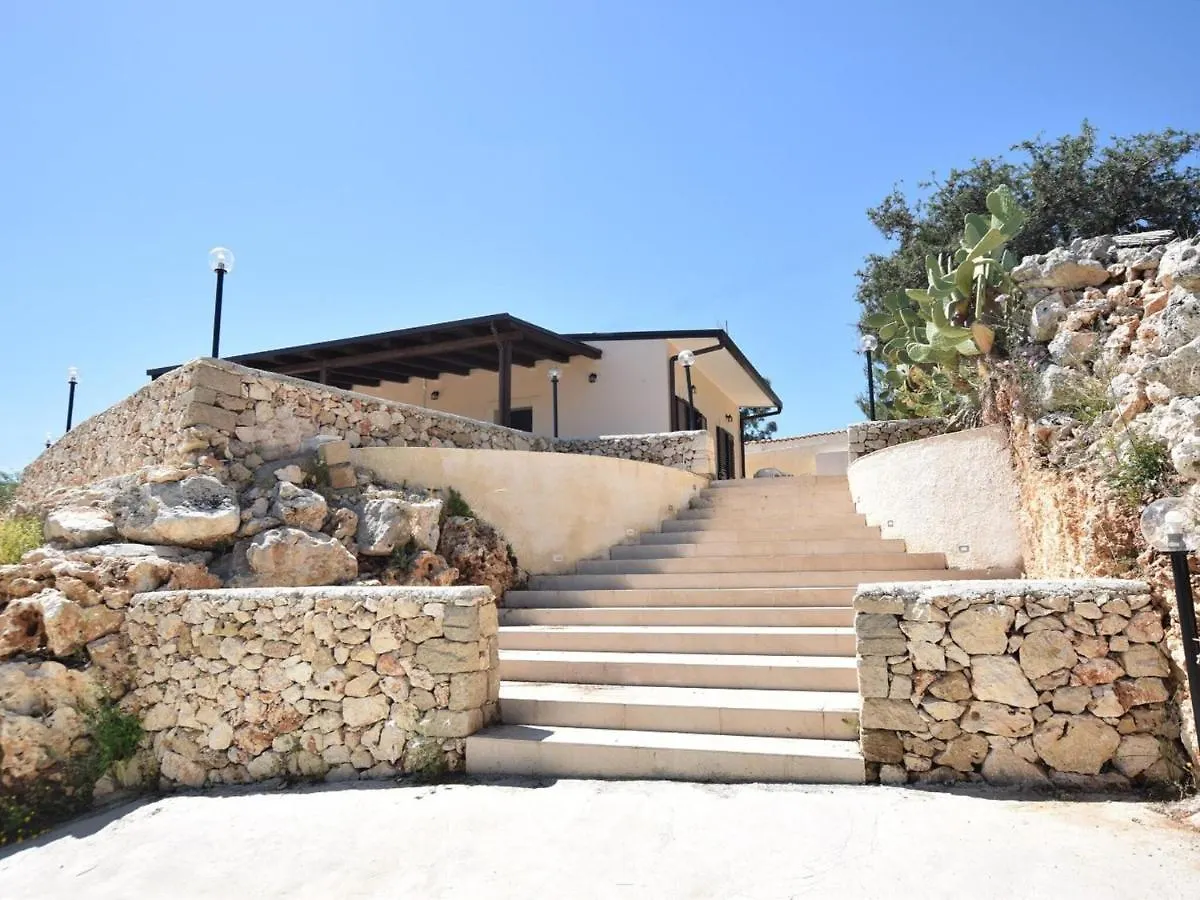 Holiday Home With Private Pool, Florida Floridia Italy